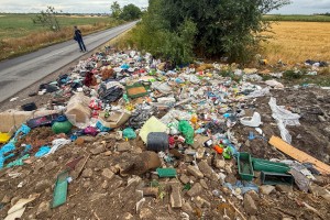 Divlja deponija na Bajskom putu (prema Ljutovu i Tavankutu)