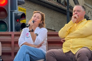 Protest-tribina "Ja još uvek držim čas"