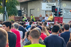 Protest-tribina "Ja još uvek držim čas"