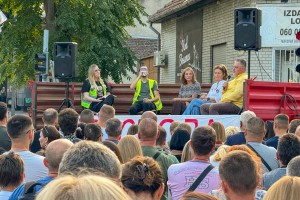 Protest-tribina "Ja još uvek držim čas"