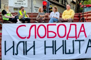 Protest-tribina "Ja još uvek držim čas"