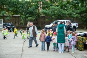 Prikaz tehničko-taktičke policijske opreme i službenih vozila deci predškoskih ustanova
