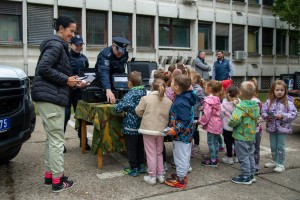 Prikaz tehničko-taktičke policijske opreme i službenih vozila deci predškoskih ustanova