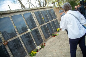 Komemoracija kod spomenika „Ptica slomljenih krila“