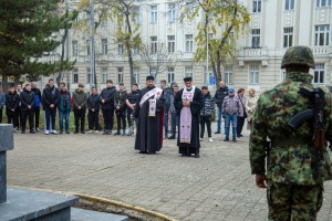 Pomen i polaganje venaca na spomenik palim junacima u oslobodilačkim ratovima 1912-1918