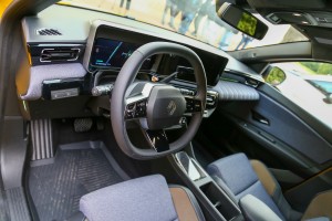 Izložba električnih automobila i i tribina na temu revolucije vozila na električni pogon