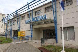 Hidraulična stolica za osobe sa invaliditetom u bazenu SRC "Prozivka"