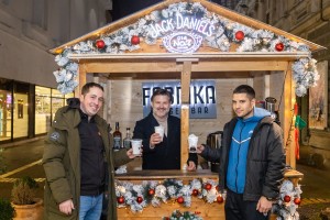 Praznična kućica ispred "Fabrika" burger bara