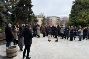 Skup podrške javnom  tužiocu zbog paljenja automobila