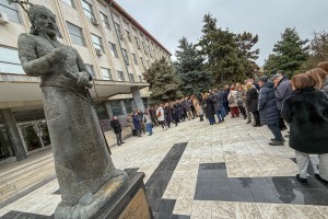 Skup podrške javnom  tužiocu zbog paljenja automobila