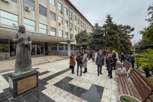 Skup podrške javnom  tužiocu zbog paljenja automobila