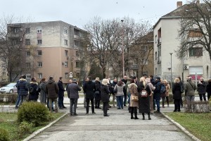 Skup podrške javnom  tužiocu zbog paljenja automobila
