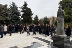 Skup podrške javnom  tužiocu zbog paljenja automobila