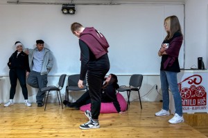 Javno izvođenje scena Inkluzivnog omladinskog Forum teatra