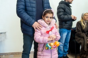 Podela paketića povodom praznika "Materice" u organizaciji Kola srpskih sestara