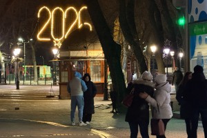 Spontani ispraćaj stare i doček Nove godine na Gradskom trgu #NG2026