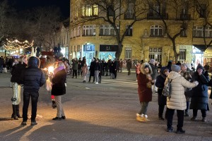 Spontani ispraćaj stare i doček Nove godine na Gradskom trgu #NG2026