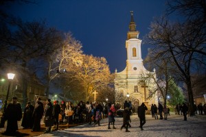 Obeležavanje Badnjeg dana - paljenje badnjaka na Trgu