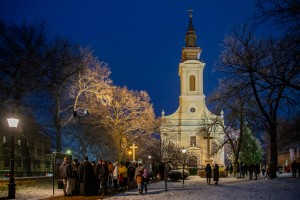 Obeležavanje Badnjeg dana - paljenje badnjaka na Trgu