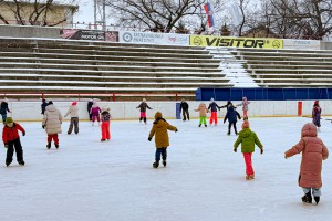 Trening mlađih hokejaških selekcija Spartaka i školice klizanja