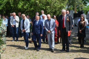 Polaganje venaca povodom Dana pobede na fašizmom na spomenik palim Crvenoarmejcima