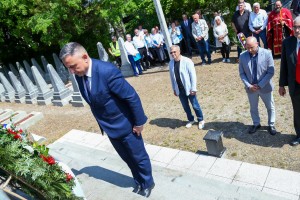 Polaganje venaca povodom Dana pobede na fašizmom na spomenik palim Crvenoarmejcima