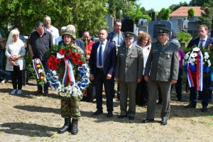 Polaganje venaca povodom Dana pobede na fašizmom na spomenik palim Crvenoarmejcima