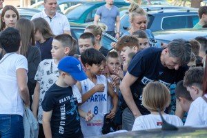 Šampionska proslava košarkaša - od Hale sportova do centra grada