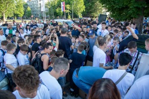 Šampionska proslava košarkaša - od Hale sportova do centra grada
