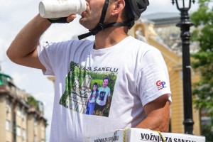 Doček Ivice Tasića nakon vožnje biciklom za humanitarni cilj