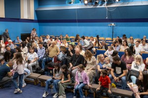 Predstava "Pogled u prošlost - skok u budućnost"