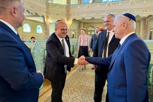 Polaganje venaca povodom godišnjice deportacije Jevreja u koncentracione logore širom Evrope