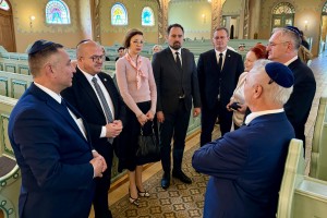 Polaganje venaca povodom godišnjice deportacije Jevreja u koncentracione logore širom Evrope