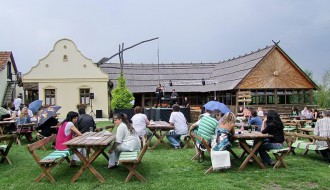 Humanitarni Fashion Event by Basic Models