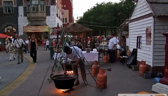 Plesna panorama sa inostranim grupama