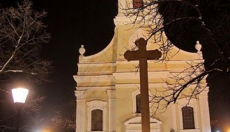 Tradicionalno paljenje badnjaka na Trgu