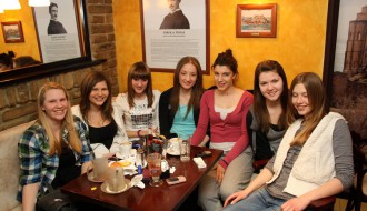 Ponedeljak veče u kafe Priči