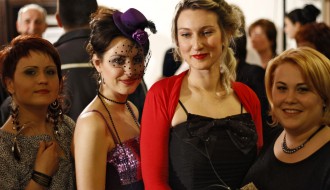 Revija frizura (polaznici kursa Škole lepote na Otvorenom univerzitetu)