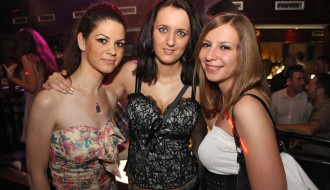 Subota veče u Q baru