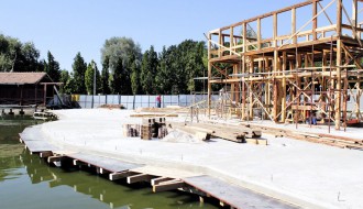 Letnja pozornica i Ženski štrand (onako kako izgleda danas - postavljanje drvene konstrukcije je u toku)