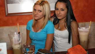 Nedelja u kafe priči