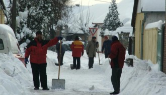 Radna akcija - dobrovoljno čišćenje snega (više lokacija)