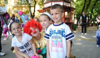 Klovnovi Putujućeg pozorišta "Čarapanija”