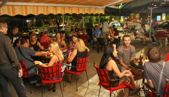 Petak veče u caffe-u Miloš