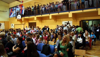 Deca iz Gnjilana u poseti OŠ "Sonja Marinković"