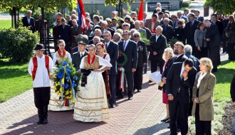 Obeležavanje Dana oslobođenja Subotice - polaganje venaca na spomenik