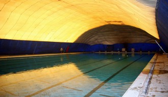 Postavljanje zaštitnog balona na bazen u Dudovoj šumi