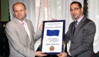 Uručivanje priznanja Evropskog pokreta BiH gradu Subotici