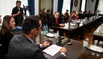 Uručivanje Ugovora o finansiranju i sufinansiranju programa i projekata u oblasti omladinskog sektora