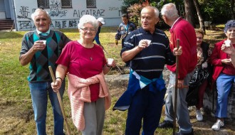 Korisnici Gerontološkog kluba "Kertvaroš" uređivali okolinu
